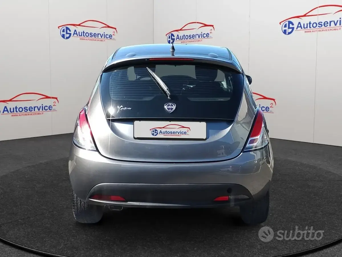 Usata Lancia Ypsilon Silver 69 CV (50 kW) 2014 Grigio Utilitaria