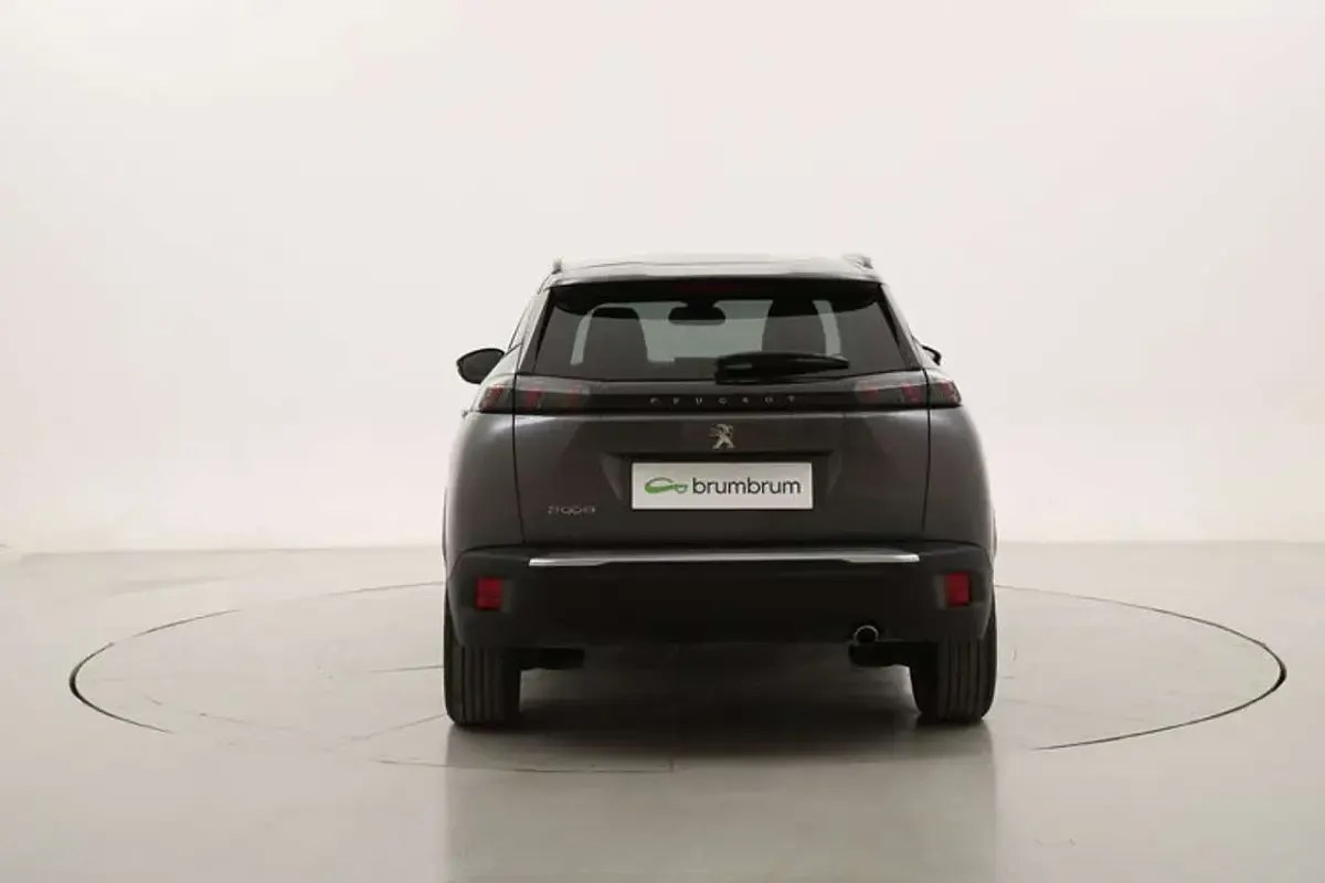 Begagnad Peugeot 2008 Allure 131 HK (96 kW) 2022 Grå SUV
