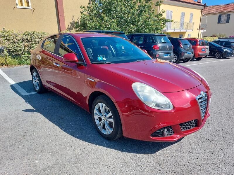 Rosso Usata 2011 Alfa Romeo Giulietta Distinctive Due volumi | 5500 € (Ottimo prezzo) - Immagine 1/4