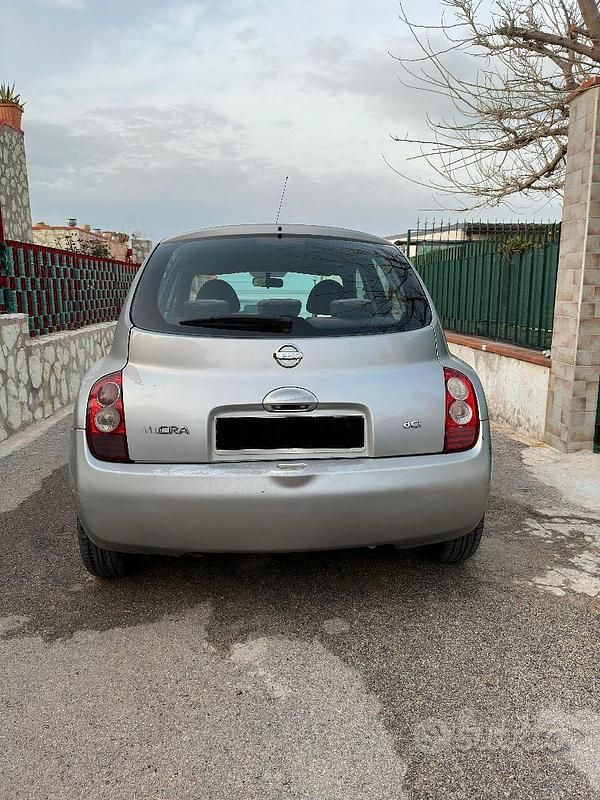 Usata Nissan Micra 57 CV (41 kW) 2005 Grigio Utilitaria
