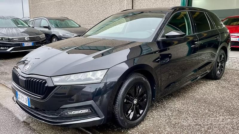 Usata Skoda Octavia Executive 116 CV (85 kW) 2021 Grigio Station wagon