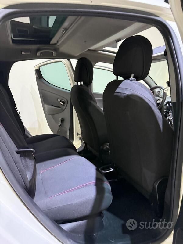 Usata Lancia Ypsilon 69 CV (50 kW) 2014 Bianco Utilitaria