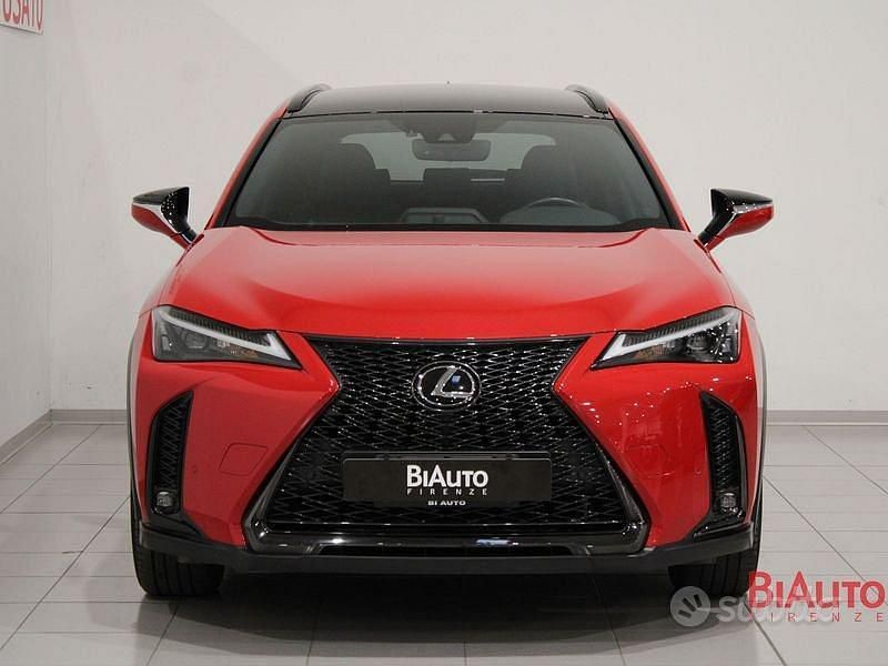 Usata Lexus UX 183 CV (134 kW) 2023 Rosso SUV