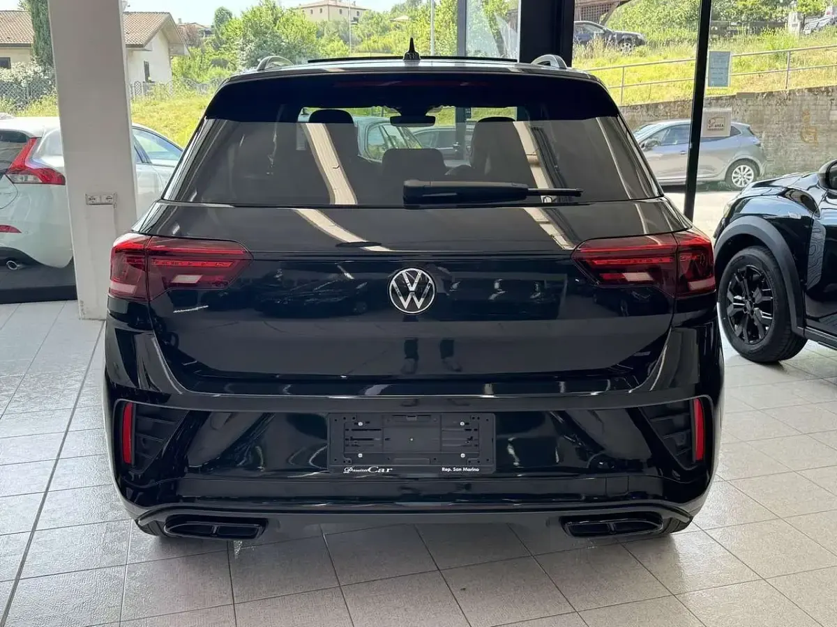 Usata VW T-Roc R-line 150 CV (110 kW) 2024 Nero SUV