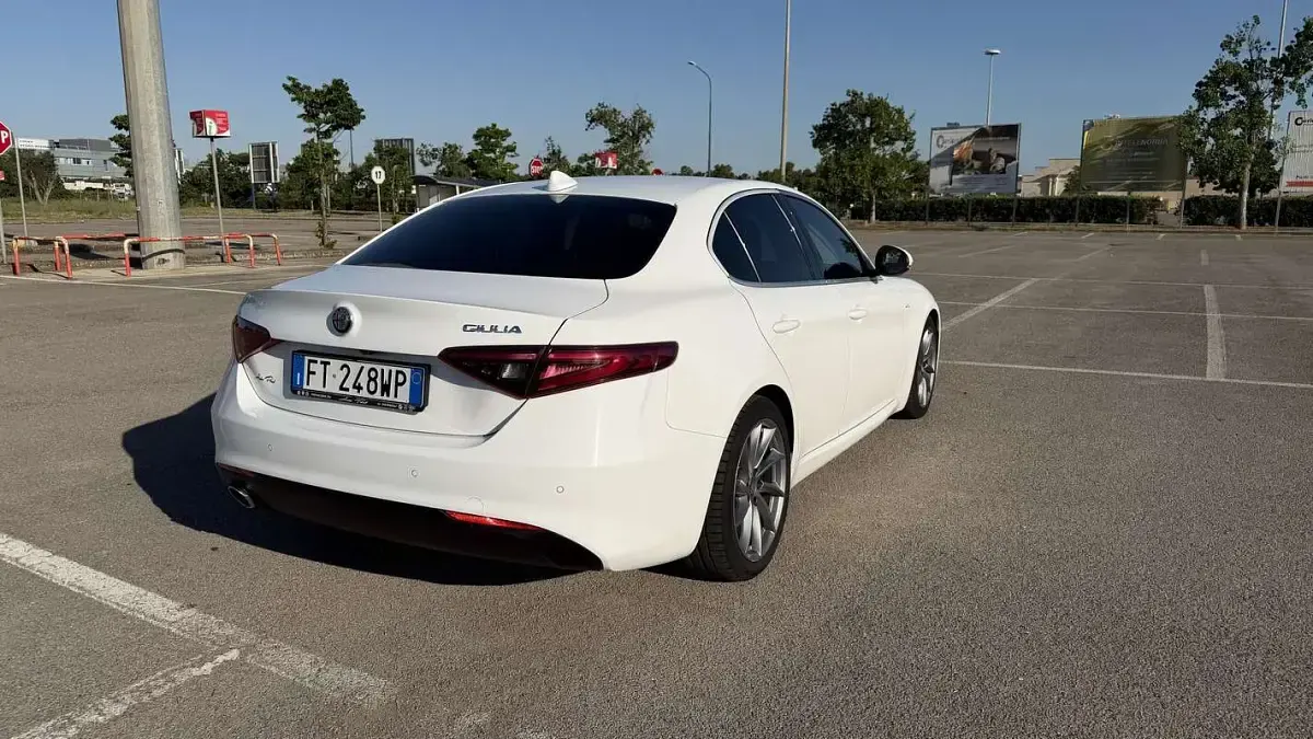 Usata Alfa Romeo Giulia Super 150 CV (110 kW) 2017 Berlina