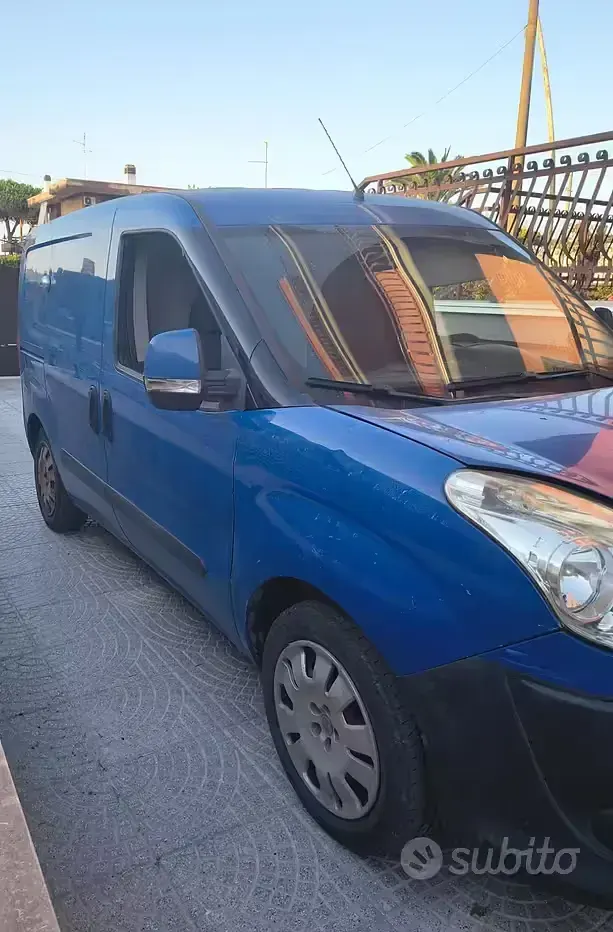 Usata Fiat Doblò 95 CV (69 kW) 2015 Bluazzurro Monovolume