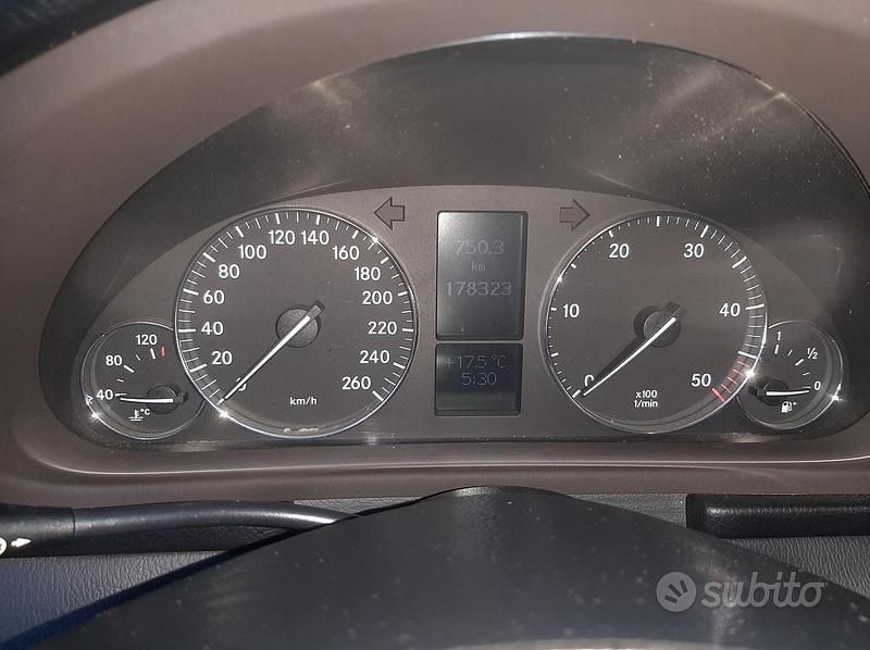 Usata Mercedes C220 150 CV (110 kW) 2006 Nero Berlina