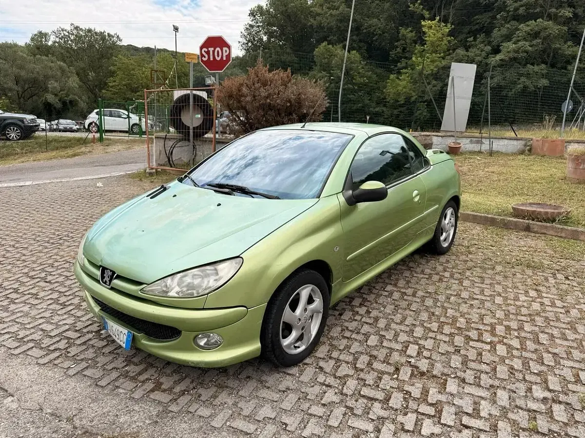 Usata Peugeot 206 CC 109 CV (80 kW) 2003 Cabrio