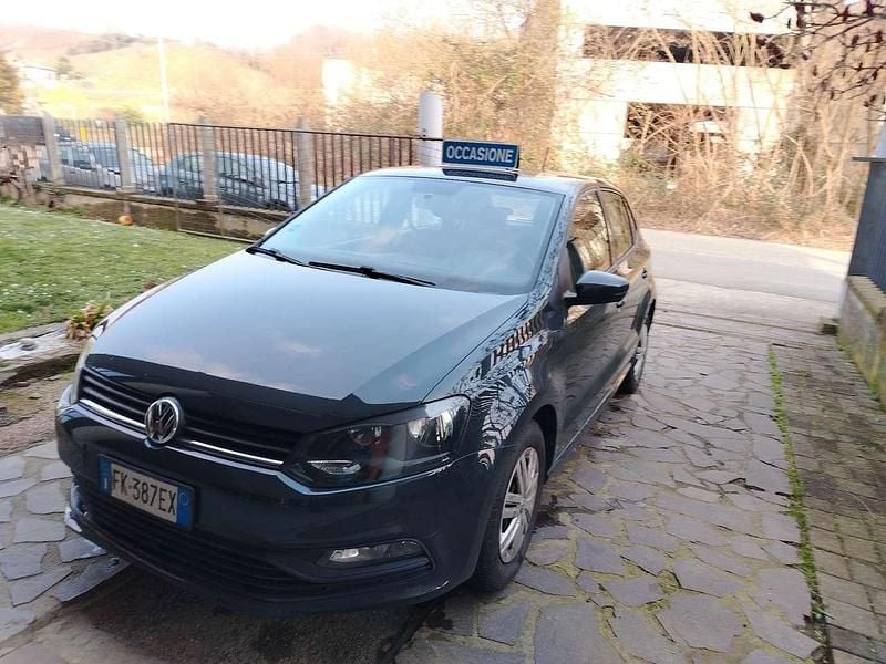 Usata VW Polo Trendline 75 CV (55 kW) 2017 Grigio Berlina
