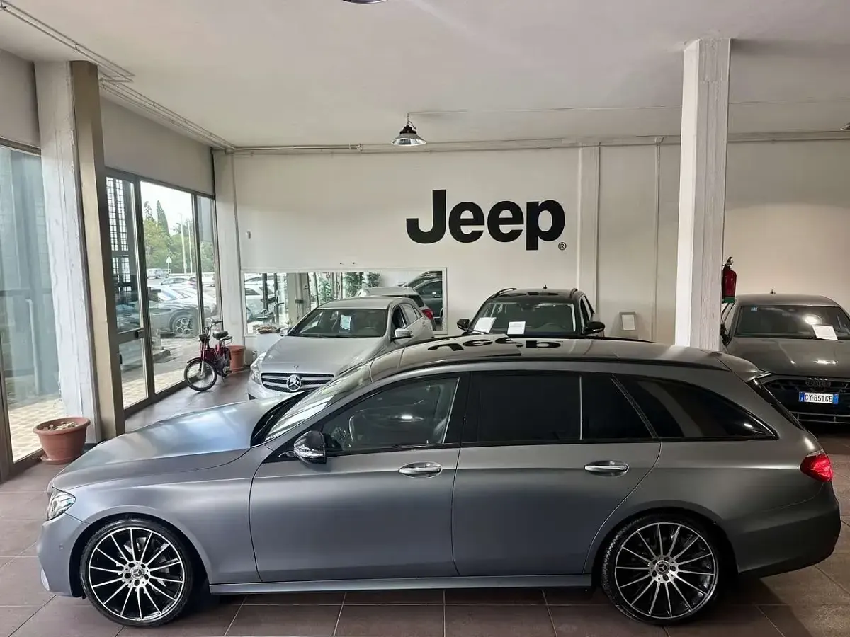 Usata Mercedes E220 Premium Plus 194 CV (142 kW) 2018 Grigio Station wagon