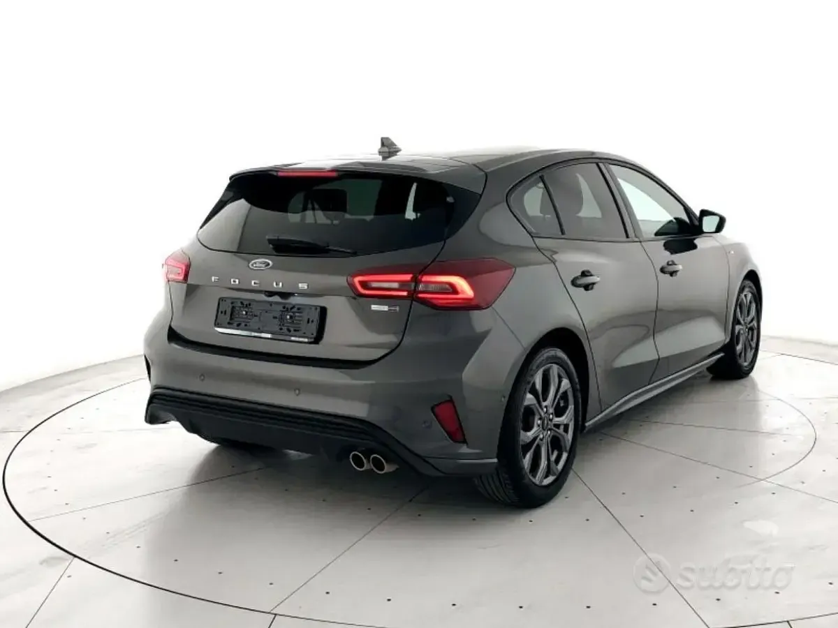 Usata Ford Focus ST-Line 125 CV (91 kW) 2022 Grigio Berlina