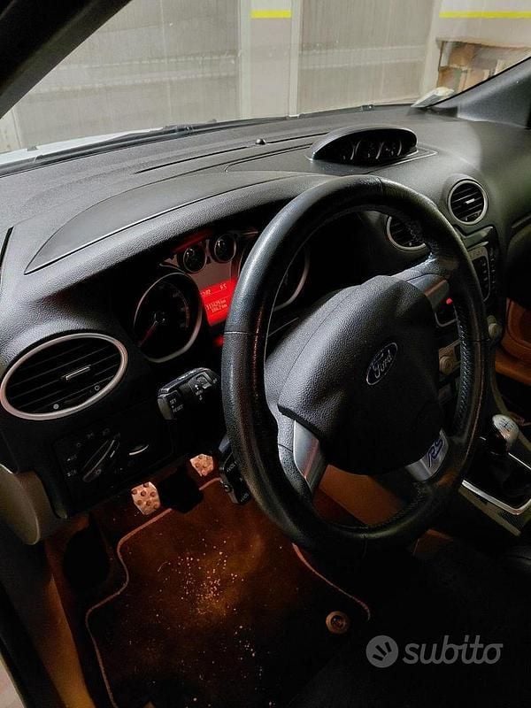 Usata Ford Focus RS 305 CV (224 kW) 2009 Bianco Berlina