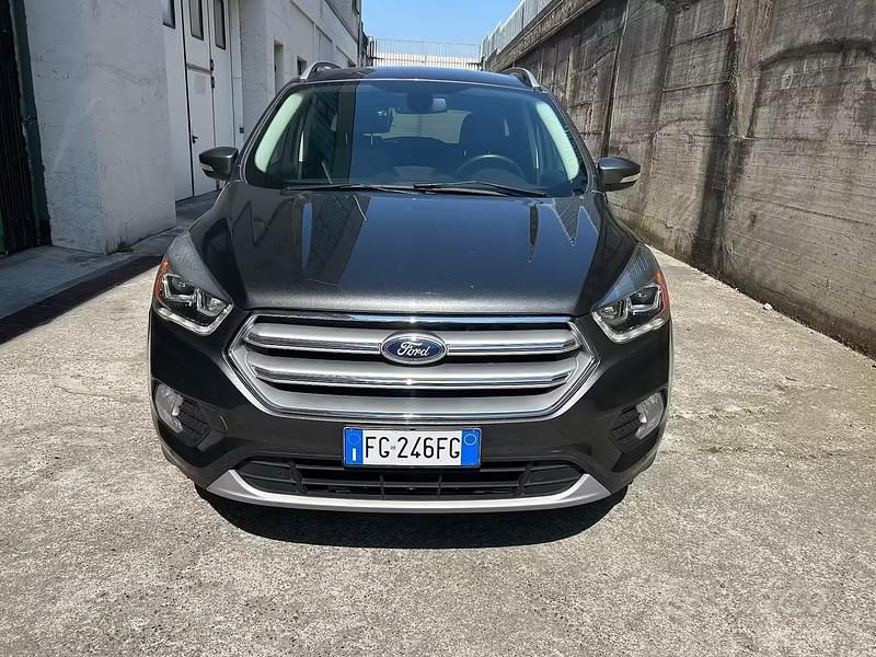 Usata Ford Kuga S 120 CV (88 kW) 2016 Grigio SUV