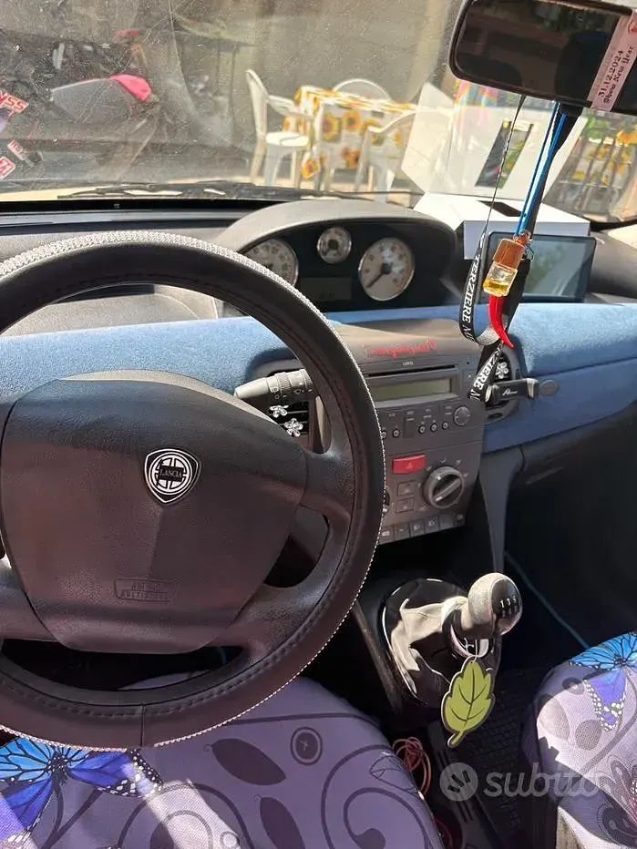 Usata Lancia Ypsilon 54 CV (39 kW) 2004 Giallo Utilitaria