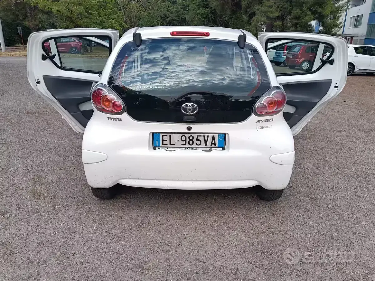Usata Toyota Aygo Connect Style 68 CV (50 kW) 2012 Bianco Utilitaria