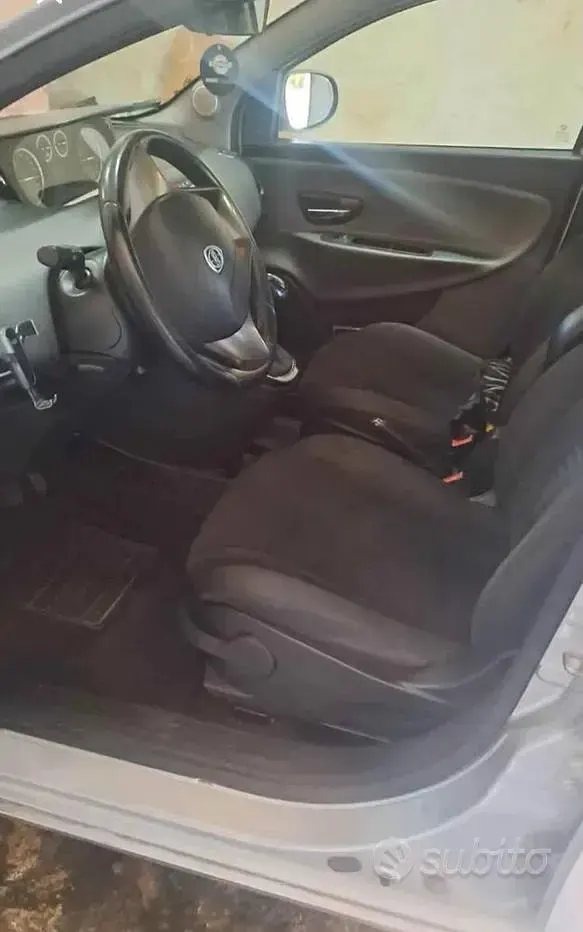 Usata Lancia Ypsilon 69 CV (50 kW) 2011 Grigio Utilitaria
