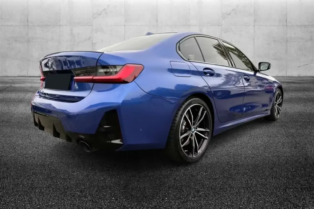 Usata BMW 330 M Sport 286 CV (210 kW) 2024 Blu/azzurro Berlina