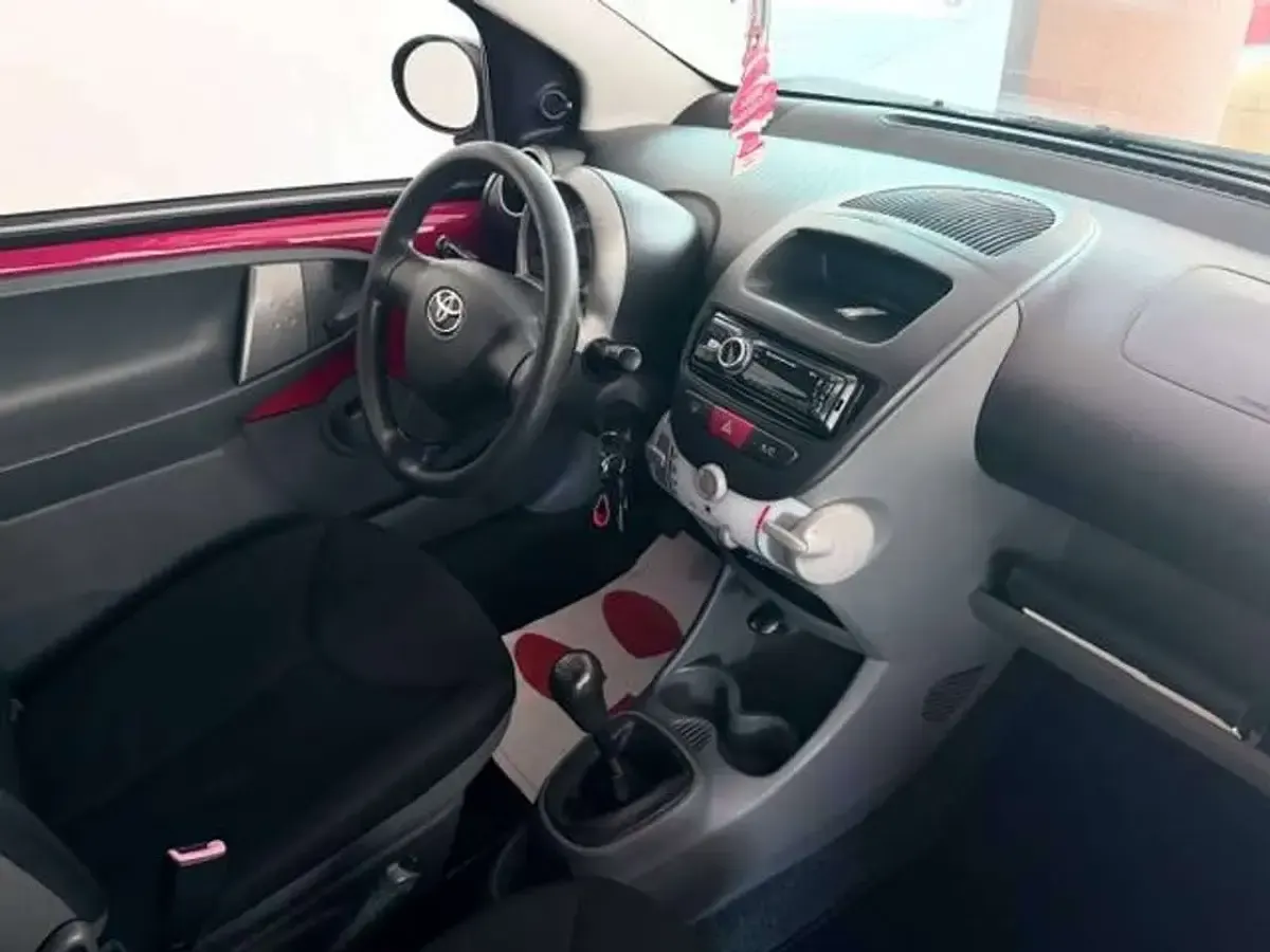 Usata Toyota Aygo 68 CV (50 kW) 2009 Rosso Utilitaria