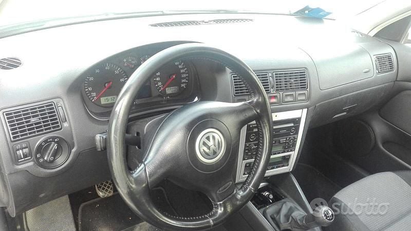 Usata VW Golf IV 100 CV (73 kW) 2003 Grigio Utilitaria