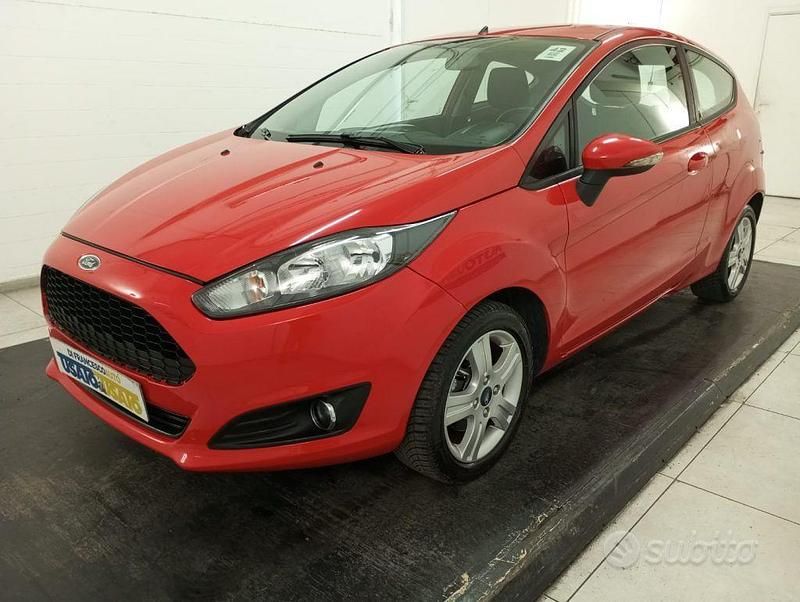 Usata Ford Fiesta 75 CV (55 kW) 2017 Rosso Utilitaria