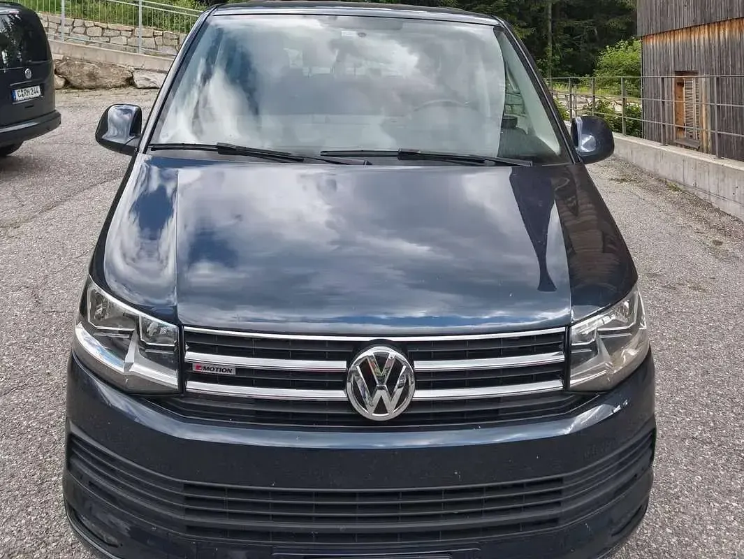 Usata VW Caravelle 150 CV (110 kW) 2018 Blu/azzurro Furgone