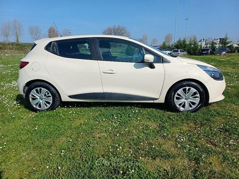 Usata Renault Clio IV Life 75 CV (55 kW) 2016 Beige Berlina