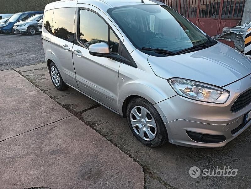 Usata Ford Courier 2016 Grigio Monovolume
