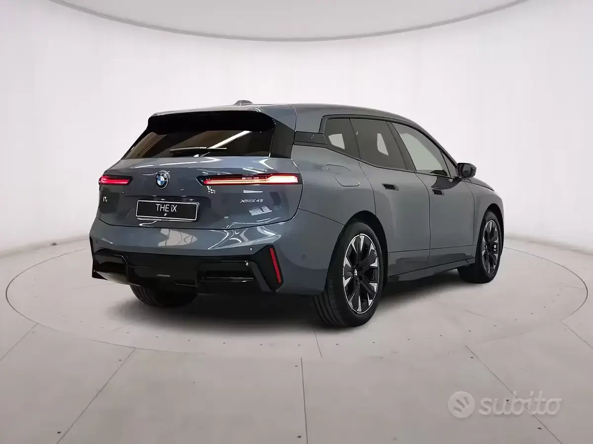 Nuova BMW iX M Sport 135 kW (184 CV) 2026 Grigio SUV