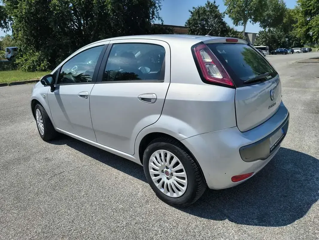Usata Fiat Punto Evo Dynamic 77 CV (56 kW) 2009 Argento Utilitaria