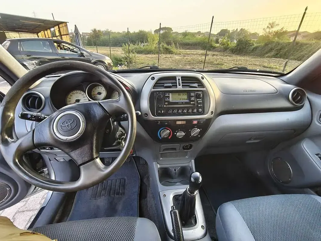 Usata Toyota RAV4 Sol 150 CV (110 kW) 2001 Grigio SUV