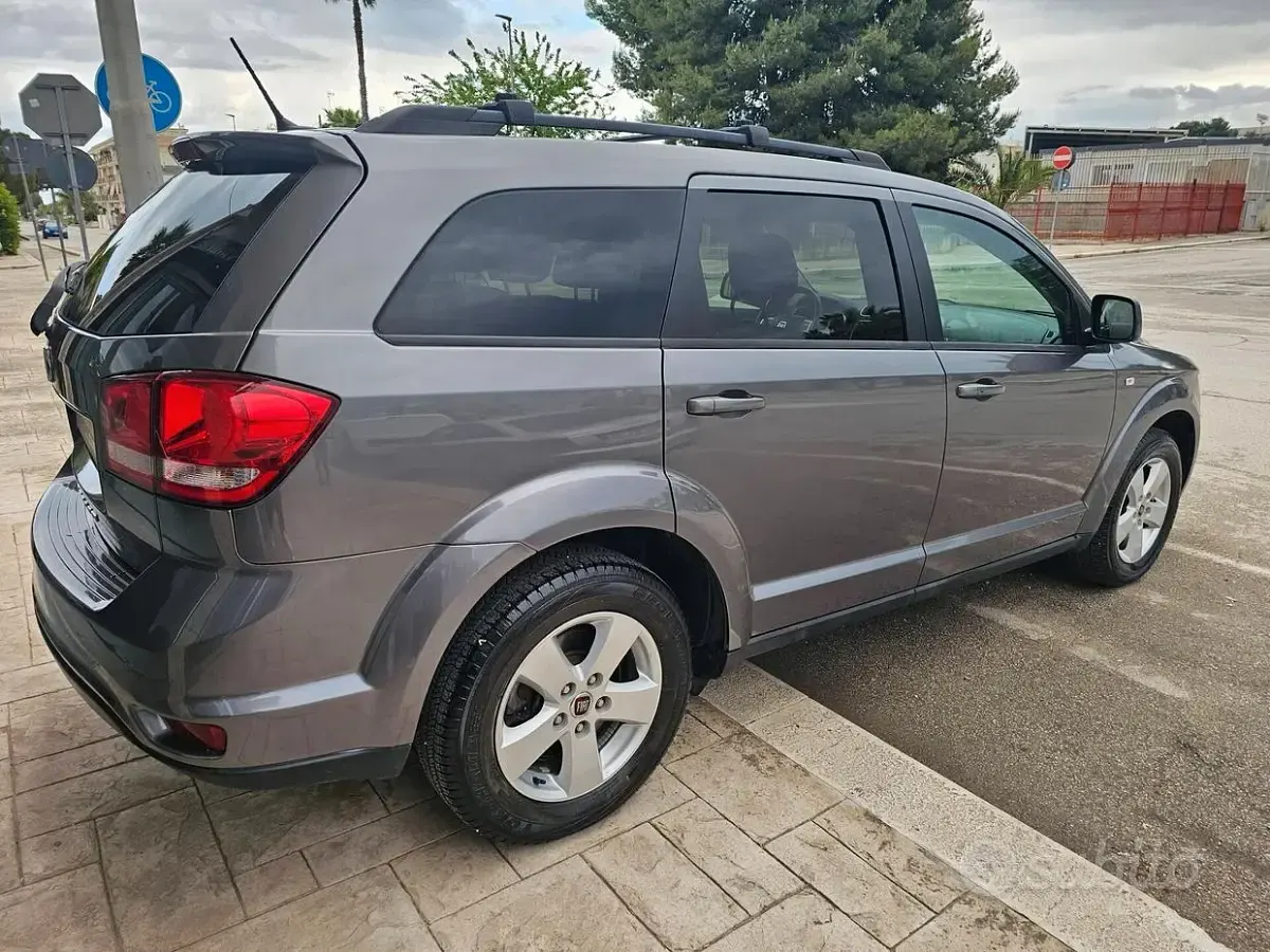 Usado Fiat Freemont Urban 140 HP (102 kW) 2013 Cinzento SUV