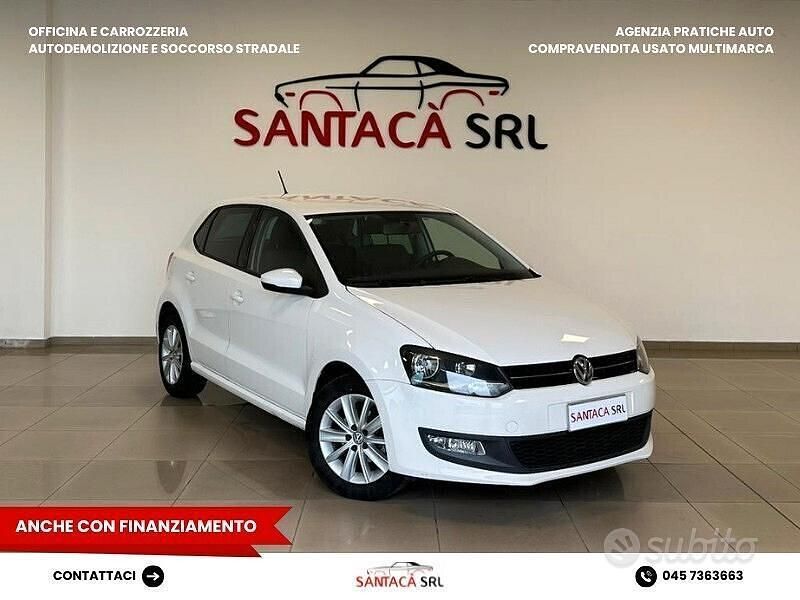 Bianco Usata 2013 VW Polo Comfortline Tre volumi | 5800 € (Buon prezzo) - Immagine 1/4