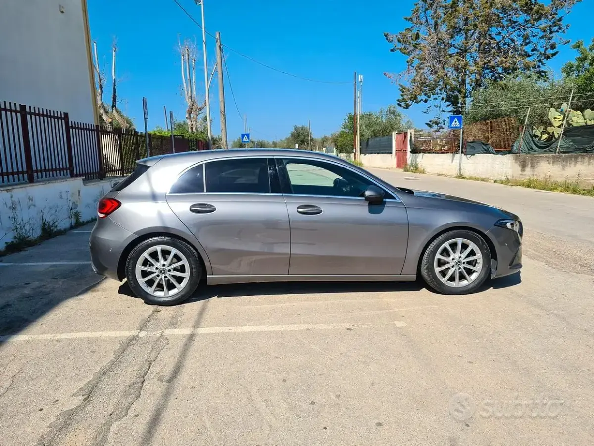 Usata Mercedes A180 136 CV (100 kW) 2019 Grigio Berlina