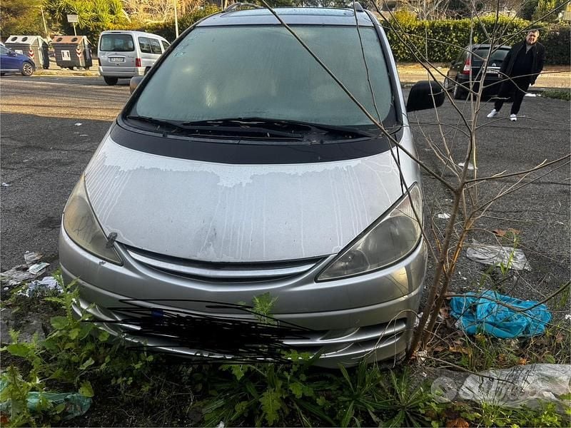 Begagnad Toyota Previa 116 HK (85 kW) 2003 Grå Minibuss