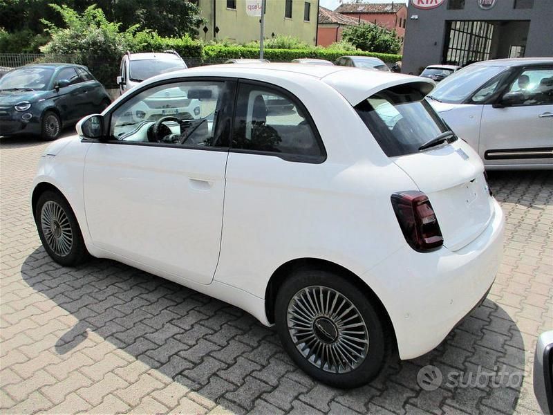 Nuova Fiat 500e Comfort 42 kW (58 CV) 2025 Bianco Utilitaria