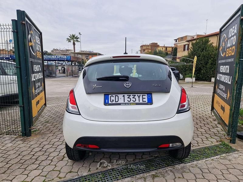 Usata Lancia Ypsilon Silver 69 CV (50 kW) 2021 Bianco Utilitaria