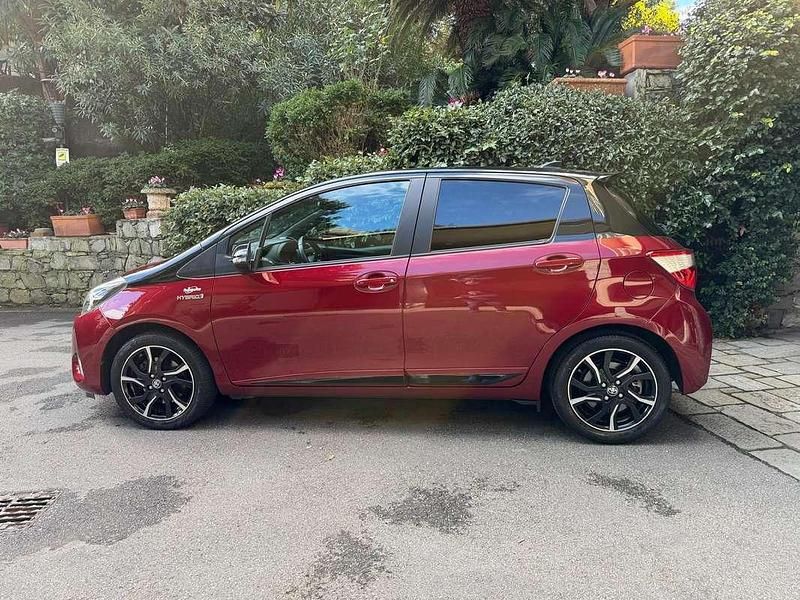 Usata Toyota Yaris Hybrid Style 73 CV (53 kW) 2018 Rosso Berlina