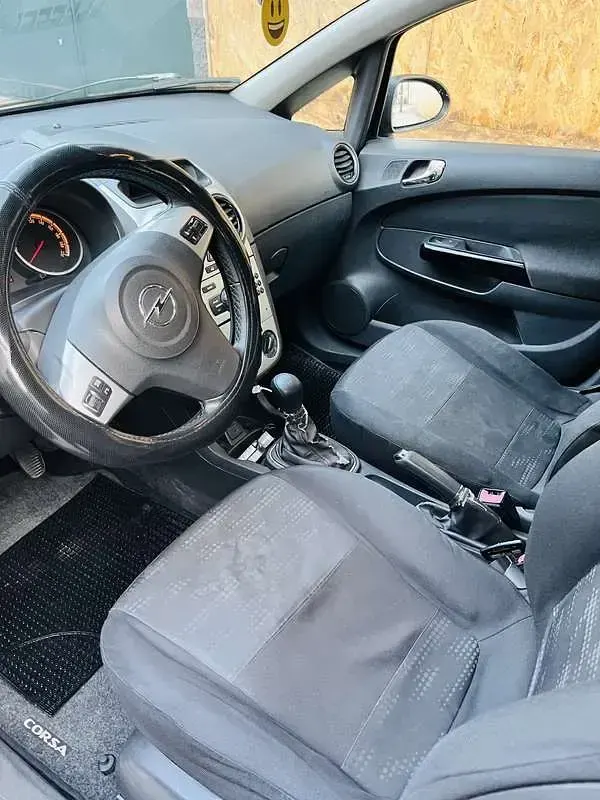 Usata Opel Corsa Edition 95 CV (69 kW) 2011 Nero Utilitaria