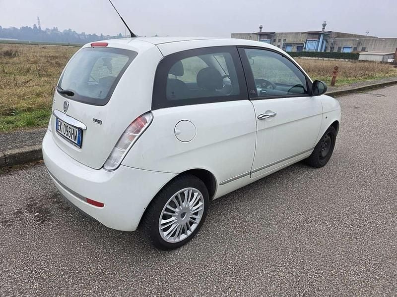 Usata Lancia Ypsilon Platinum 69 CV (50 kW) 2011 Other Utilitaria