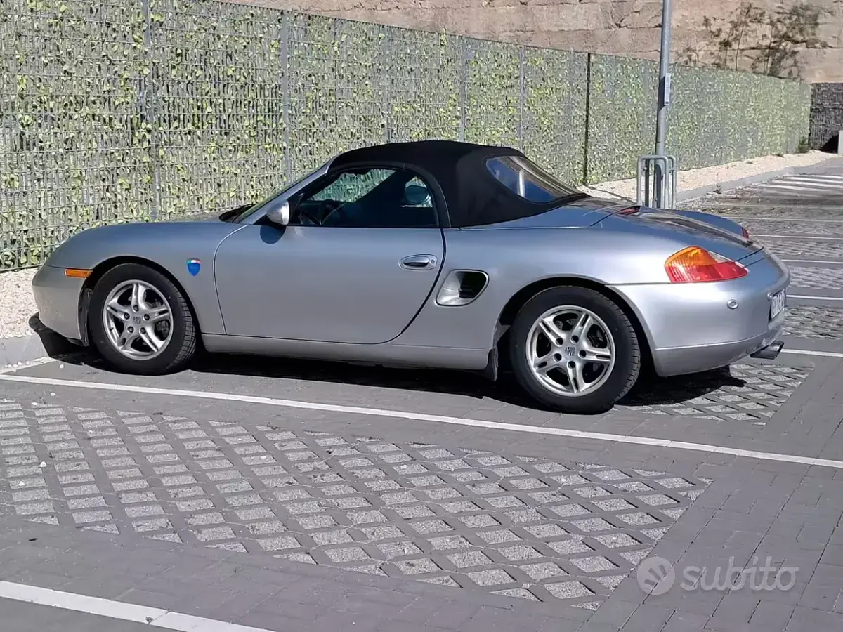 Usata Porsche Boxster 220 CV (161 kW) 2000 Grigio Cabrio