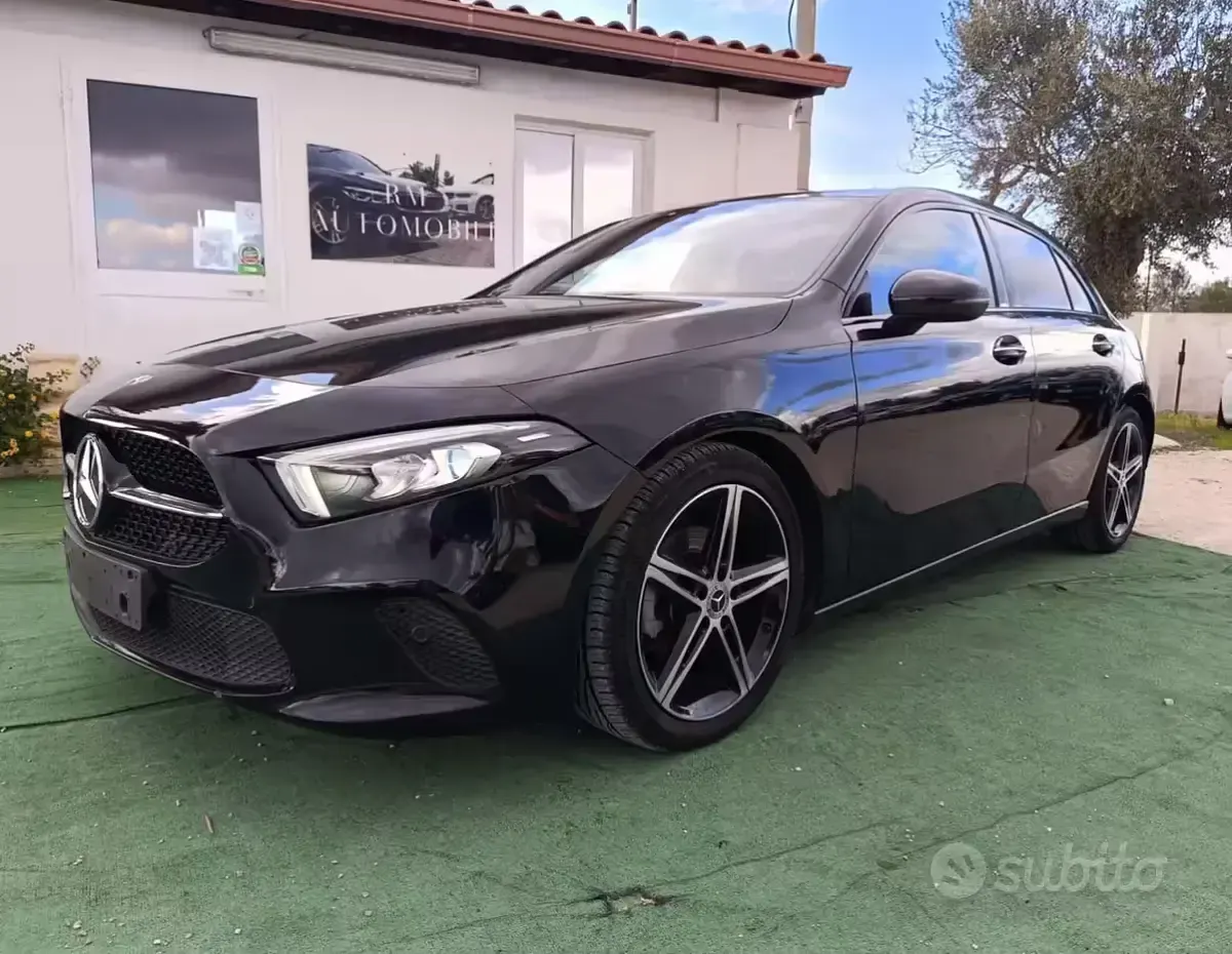 Usata Mercedes A180 116 CV (85 kW) 2019 Nero Berlina