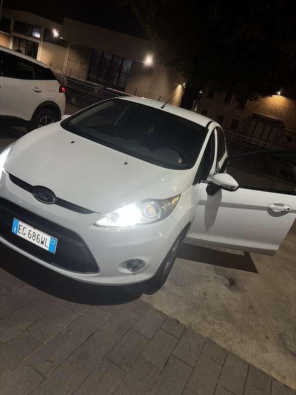 Usata Ford Fiesta Titanium 82 CV (60 kW) 2011 Utilitaria