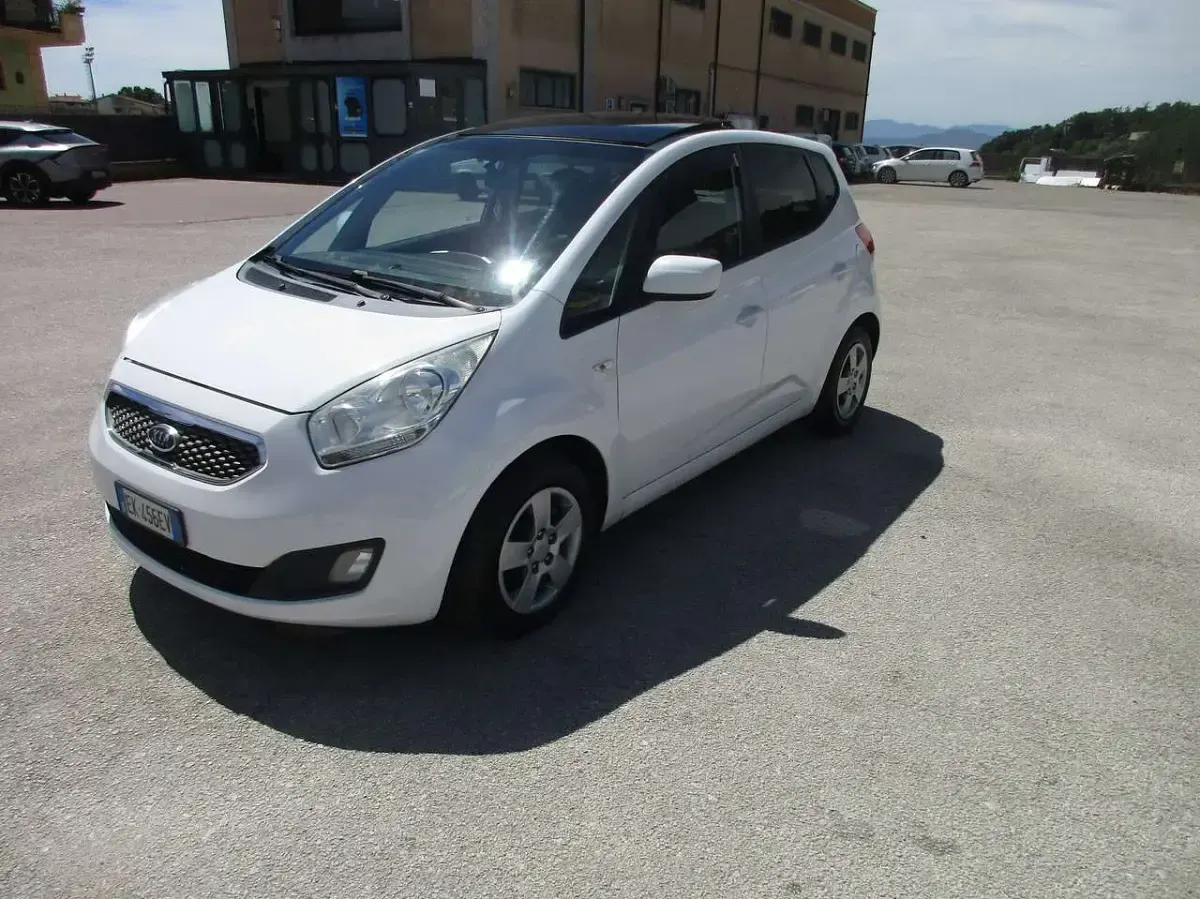Usata Kia Venga Active 90 CV (66 kW) 2011 Bianco Utilitaria