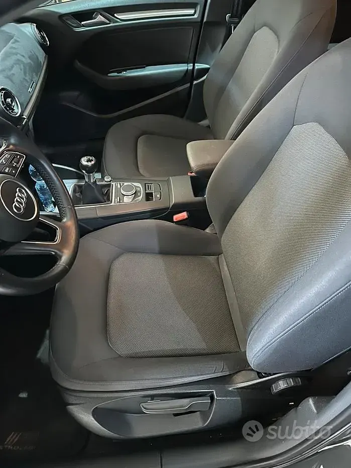 Gebraucht Audi A3 116 PS (85 kW) 2019 Grau Limousine