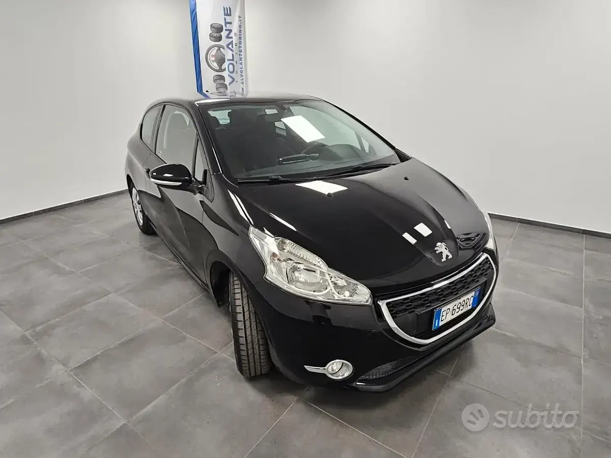 Usata Peugeot 208 Active 68 CV (50 kW) 2013 Nero Utilitaria