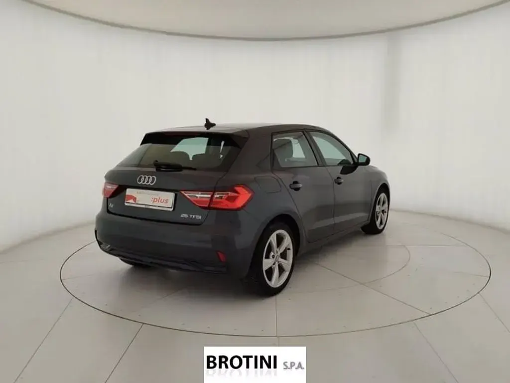 Usata Audi A1 Sportback Admired 95 CV (69 kW) 2020 Grigio metallizzato Utilitaria