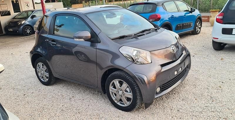 Usata Toyota iQ 68 CV (50 kW) 2009 Grigio Utilitaria