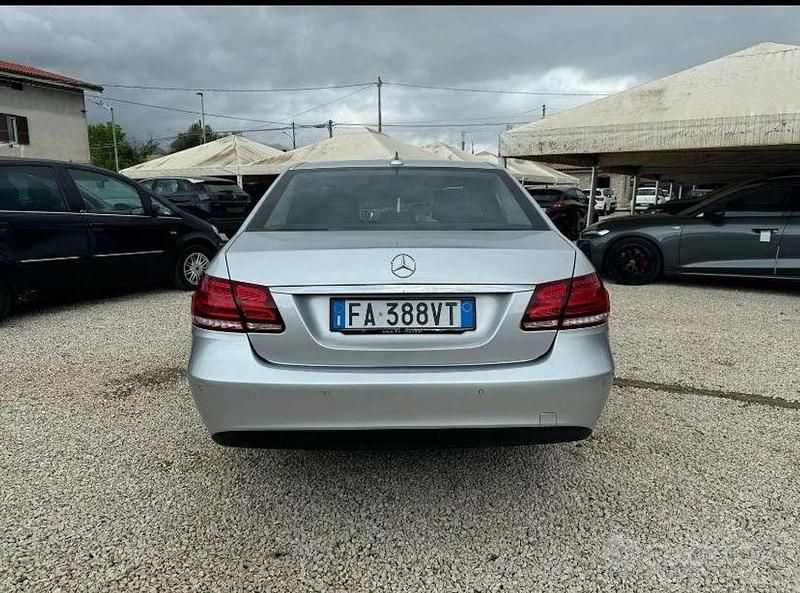 Usata Mercedes E200 Premium 136 CV (100 kW) 2015 Grigio Berlina