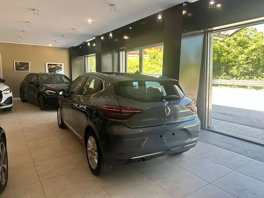 Usata Renault Clio V 90 CV (66 kW) 2021 Grigio Berlina