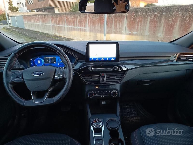 Usata Ford Kuga 120 CV (88 kW) 2022 Grigio SUV